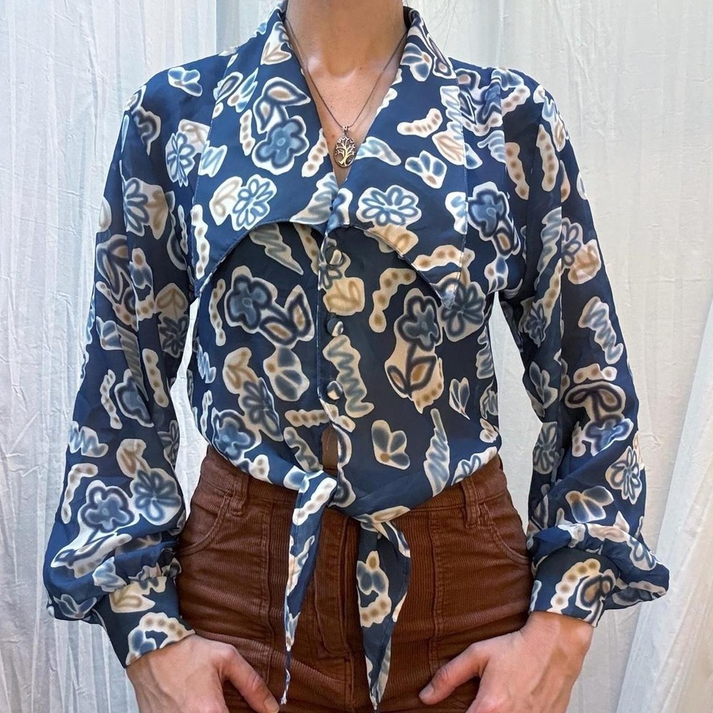 Blue floral croptop button down blouse with tie front detail vintage y2k